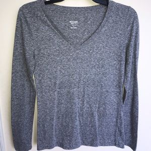 🧚🏼‍♀️mossimo gray v neck